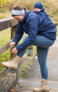 Umstandsmode, Schwangerschaftsmode, Stillmode, Brautkleider für Schwangere, Umstandshosen, Umstandsjeans, Umstandsoberteile, Stilloberteile, Bademode für Schwangere, BH für Schwangere, Still BH, Stillbustier, chic + schwanger, festliche Umstandsmode, festliche Mode für Schwangere, Tragejacke, Softshelljacke für Schwangere, Tragejacke mit Babyeinsatz, Umstandsleggings, Brautkleider mit Stillöffnung, festliche Umstandsmode zum Stillen, schick schwanger, Bussinesmode für Schwangere, Stillkleidung, Babybauch